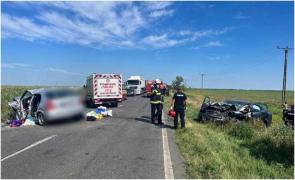 Doi șoferi, morți pe loc după un accident dezastruos pe o șosea Buzău. Alte trei persoane sunt în stare gravă