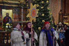 Ucraina îşi mută Crăciunul de la 7 ianuarie la 25 decembrie, pentru a se distanţa de Rusia. Părerile sunt împărţite: "Nu e plăcut să îţi schimbi tradiţiile"