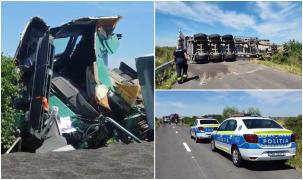 "Dintr-o dată, a pierdut controlul". Șofer de TIR mort în cabină, pe un drum din Timiș. Camionul plin cu rapiță s-a răsturnat între Peciu și Uivar