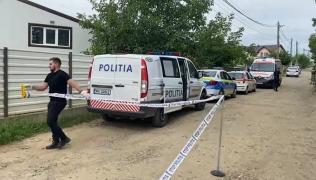 Un bărbat și-a înjunghiat iubita, apoi s-a spânzurat de nucul din curtea casei. Scene de groază în Valea Adâncă din Iași