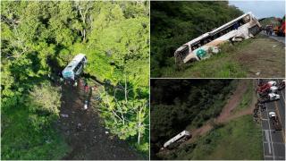 Peste 15 persoane moarte după ce un autobuz a plonjat 30 de metri într-o râpă în Mexic. Pasagerii doreau să emigreze în SUA