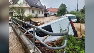 Prăpăd în Slovenia după o furtună extrem de puternică. Armata, pregătită să intervină pentru cei 20.000 de sinistraţi