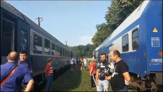 "Trenul groazei, Iaşiul e trenul groazei întotdeauna." Revoltă în rândul călătorilor după ce o garnitură CFR a rămas blocată într-un tunel