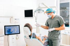 "Au explodat preţurile". Cât a ajuns să coste mersul la stomatolog. Există şi moduri prin care putem plăti mai puţin la dentist