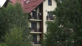 Ofertele pregătite de hotelieri pentru turiştii aşteptaţi la munte în minivacanţa de Sf. Maria. În Poiana Braşov, aproape toate locurile sunt ocupate