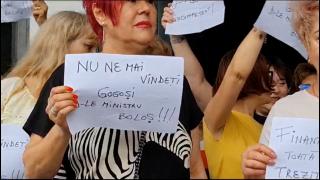 Proteste la Finanţe. Milioane de români ar putea să nu îşi primească salariile înainte de minivacanţa de Sf. Maria