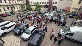 Angajaţii din Finanţe continuă protestele. Două persoane au demisionat, vor să plece la Ministerul Fondurilor unde sunt salarii mai mari