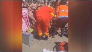 Adolescent de 14 ani, scos inconștient din valurile mării. Băiatul a suferit un atac de panică pe o plajă din Saturn