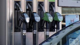 Scumpirea benzinei îi exasperează pe șoferi. Ionuț, patronul unei firme: "O să le punem pe toate pe GPL, ce să facem? De la 6,71 am ajuns la 7,36"