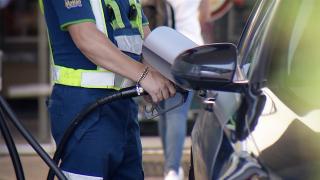 Cât a ajuns să coste astăzi un litru de benzină, dupa trei săptămâni de scumpiri