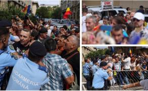 Circ la protestul AUR. Un bărbat s-a căţărat pe clădirea ministerului până la etajul 1 şi nu vrea să mai coboare. Reacţia Jandarmeriei