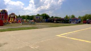 Elicopterele SMURD, nevoite să aterizeze pe un teren de fotbal, la Târgu Jiu. Pe heliport are loc Festivalul Berii