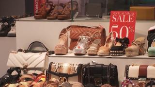 Sezonul reducerilor de vară aduce discounturi de până la 70%. Ce produse trebuie cumpărate acum şi cum ne ferim de capcana reducerilor