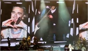 20.000 de fani au cântat la unison cu Robbie Williams la festivalul Summer in the City. Artistul britanic a făcut show la Romexpo
