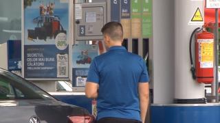 Surpriză pentru şoferi la pompă, luni dimineaţa. Cât costa acum un litru de benzină