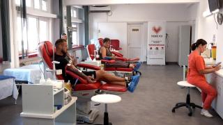 Criză de sânge în spitale. Operaţii amânate şi donatori imploraţi de medici să vină la centrele de transfuzii: "Nu cred că vom putea rezolva nici urgenţele"