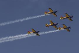 "E o nebunie!". Imagini spectaculoase de la BIAS 2023: 10 ore de zbor continuu, cu peste 100 de aeronave