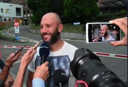 "Am închis ochii şi am sperat că totul va fi bine". Bancher, erou naţional după ce a prins în zbor o fetiţă care cădea de la etajul 5, în Torino