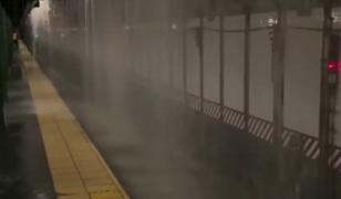 Inundaţie spectaculoasă în cea mai aglomerată staţie de metrou din New York. O magistrală de apă, veche de 127 de ani, s-a fisurat