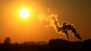 Poluarea aerului, mai periculoasă decât fumatul sau alcoolul. Cu câţi ani poate să scadă speranţa de viaţă, comparativ cu tutunul