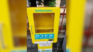 Un defibrilator gratuit, amplasat în centrul Braşovului, a fost furat. Medic: "Mă simt dezamăgit și scârbit"
