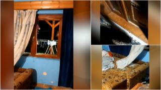 A dat buzna cu o bâtă în casa unor vecini în miez de noapte şi a distrus totul în jur. Sperietura vieţii pentru o familie din Borşa