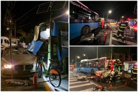 Impact devastator în Sibiu. Tânără de 30 de ani, spulberată după ce maşina în care se afla a izbit două autobuze. Şoferul şi o pasageră au răni grave