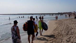 Încălzirea globală schimbă planurile de vacanţă ale românilor. Administratorii plajelor se bucură, hotelierii de la munte adaptează ofertele pentru a evita falimentul