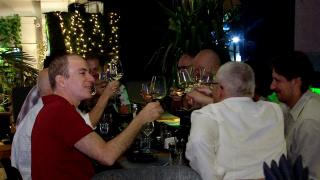 Afacerea cu care tot mai mulţi patroni dau lovitura. Profiturile sunt ameţitoare, românii sunt încântaţi: "Şi mâncarea are alt gust aici"