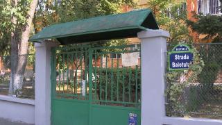 Orori într-un centru psihiatric din Bucureşti, descoperite de reporterii Observator. Mărturia şocantă a unei femei, care are sora internată acolo