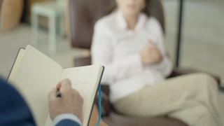 De ce se tem oamenii de psiholog. Studiile arată că unul din trei români suferă de afecţiuni psihice