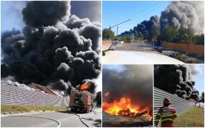 Incendiu de proporții în Vrancea, la un depozit de deşeuri plastice. Salvatorii s-au luptat cu flăcările uriaşe mai bine de două ore