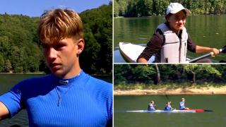 Lacul din România unde hidrobicicleta și vaporașul fac legea. Peisajele sunt de basm, iar senzația de libertate unică