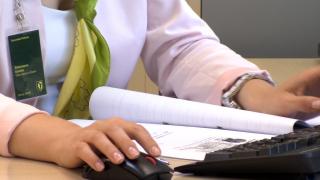 Mugur Isărescu, mesaj tranşant pentru cei care iau credite: "Ar cam trebui să aibă grijă de ei".  BNR vrea să preia de la ANPC protecția consumatorilor de servicii bancare