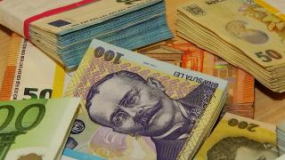 Economia României, la un pas de dezastru. Experţii o compară cu o "maşina gripată, care trăieşte cu benzină primită pe datorie"