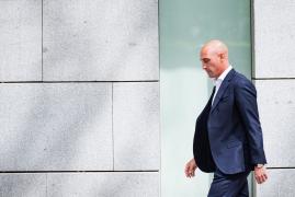 Ordin de restricție pentru fostul șef al Federației Spaniole de Fotbal. Luis Rubiales nu se poate apropia de jucătoarea pe care a sărutat-o la Cupa Mondială