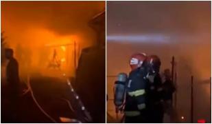 Un sat întreg a rămas fără curent după un incendiu violent izbucnit la o casă, în Maramureş. Pagubele sunt uriaşe