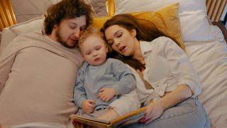 Cum se schimbă viaţa unui cuplu după apariţia copiilor. Secretul care poate salva căsnicia