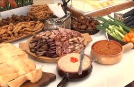 Weekend de poveste în Sibiu. Vinurile aromate şi preparatele tradiţionale i-au atras ca pe un magnet pe turişti şi localnici