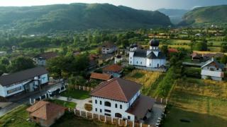 Conac oltenesc, vedetă de film. O casă tradiţională din Gorj i-a dat peste cap planurile lui Charlie Ottley, producătorul celebrei serii "Flavours of Romania"