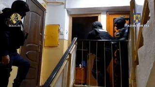 Ziua Z în România. Sunt sute de percheziţii la traficanţii de droguri din toată ţara. 250 de persoane urmează să fie audiate