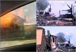 Şi-a dat singur foc la casă şi acum se află la ATI cu arsuri grave pe corp. Gest extrem al unui bărbat din Prahova
