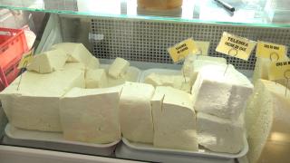 "Nu mai avem nicio siguranţă în privinţa alimentelor". Amenzi aspre după ce inspectorii au descoperit telemea de Sibiu, infestată cu E. Coli, Salmonella și Stafilococ