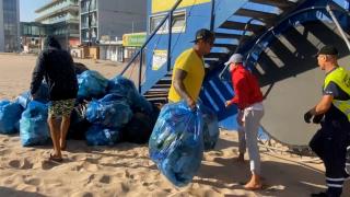 Turiştii de pe litoral au cules scoici drept suvenir şi au lăsat în urmă tone de gunoaie. Salvamarii au strâns în urma lor: "N-am pomenit aşa ceva"