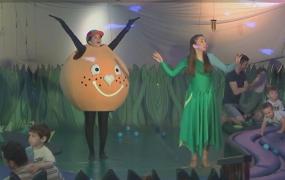 Ideea genială pe care au avut-o două mămici din Bucureşti. Într-un an, aproape 6000 de bebeluşi s-au bucurat de un spectacol special creat pentru ei