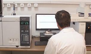 Echipa Observator, în laboratorul în care sunt testate drogurile. Ce stupefiante se consumă în Capitală şi cum sunt ascunse: "În umeraşe, în şampoane, în ceaiuri"