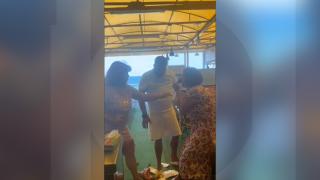 "Băi, nu aici că vine Poliţia!". Scandal, lovituri şi înjurături într-un restaurant din Eforie între două femei: una ar fi furat colierul celeilalte