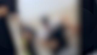 Doi elevi de 14 ani, bătaie ca-n ringul de box, în toaleta unei şcoli din Timiş. Ceilalţi colegi filmează şi râd