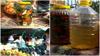 Cât costă un borcan de murături la un târg tradiţional de toamnă. Românii dau bani grei pe acest produs de la tarabe