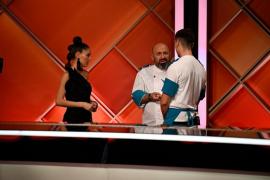 Chefi la cuţite: Echipa Saint Tropez a pierdut aseară încă un concurent, într-o ediţie lider de piaţă. Diseară, ediţie trepidantă cu 3 amulete aruncate în joc!